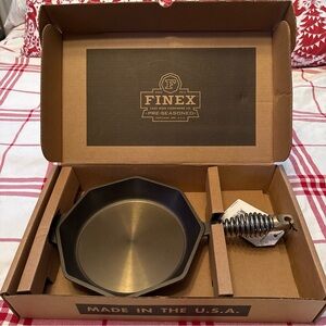 NWT FINEX Pre-Seasoned 10” Cast Iron Skillet